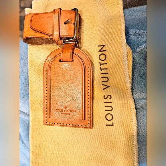 Louis Vuitton Handbags - RARE Louis Vuitton Luggage Tag & Poignet - EUC